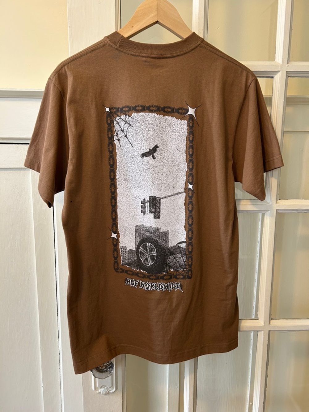 HUF Men's Brown Graphic Tee with Classic Car Print - Picture 5 of 5